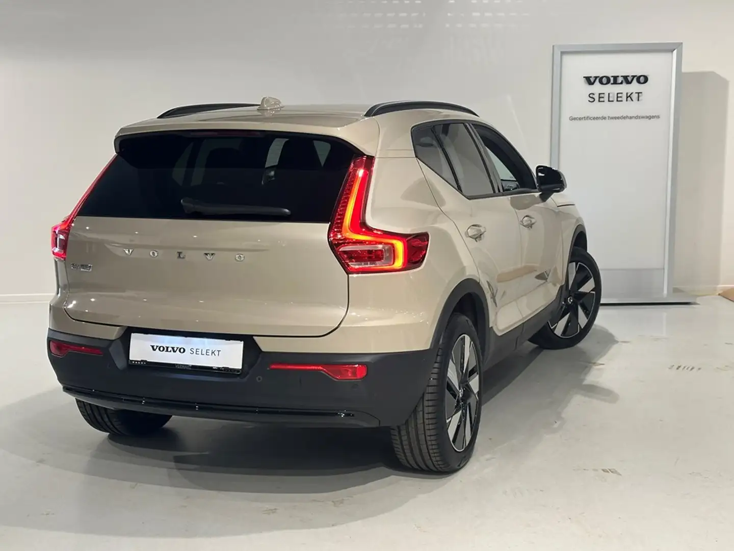 Volvo EX40 Recharge Extended range + electr trekhaak Grijs - 2