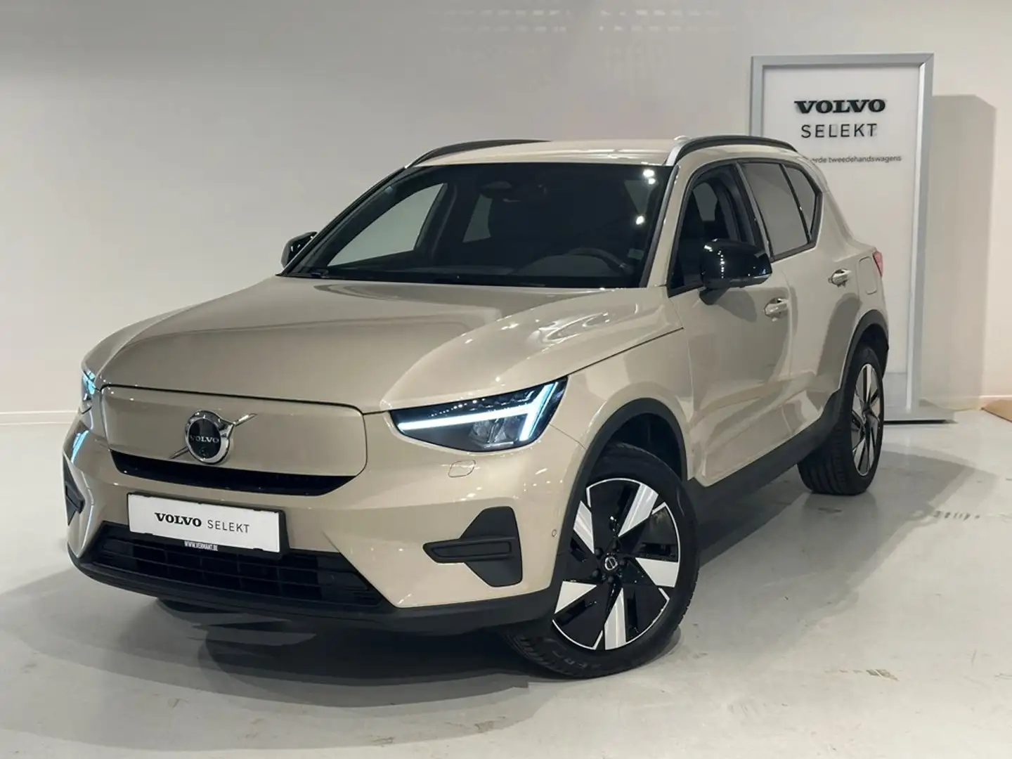 Volvo EX40 Recharge Extended range + electr trekhaak Grijs - 1