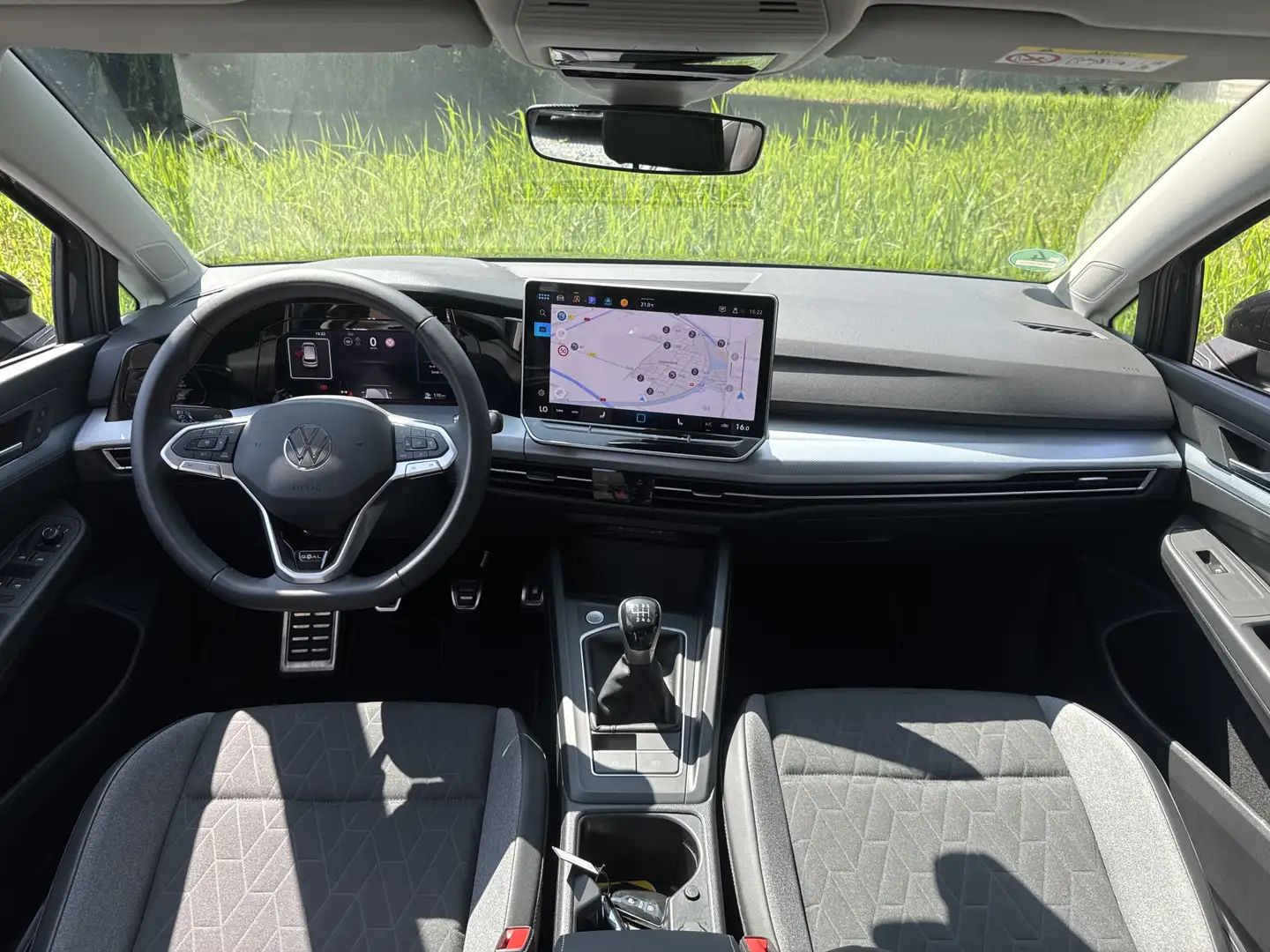 Volkswagen Golf 1.5 TSI LIFE BUSINSS VIRTUAL/NAVI/TREKHAAK Grijs - 2