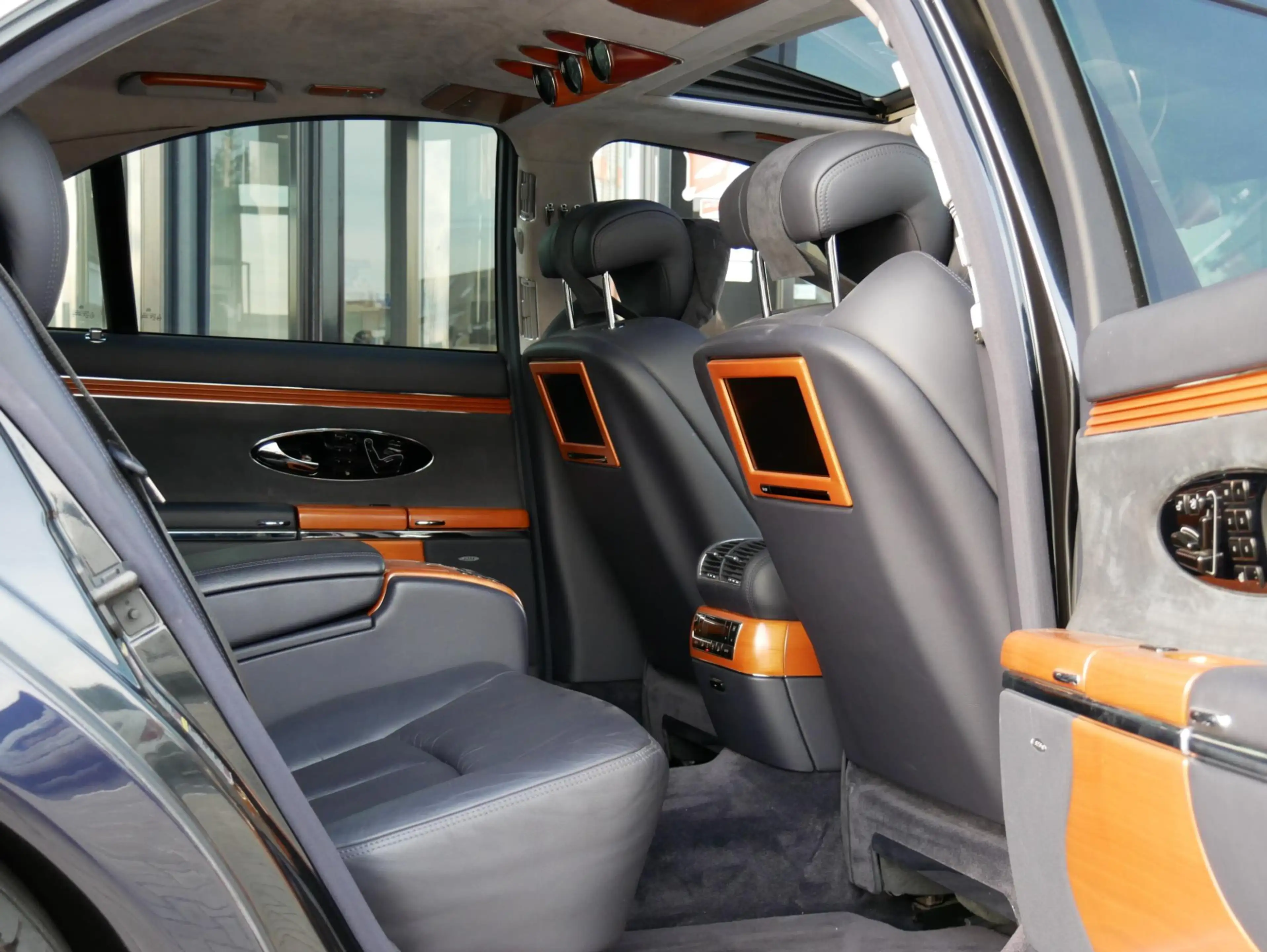 Maybach 57 5.5 V12 — photo 16