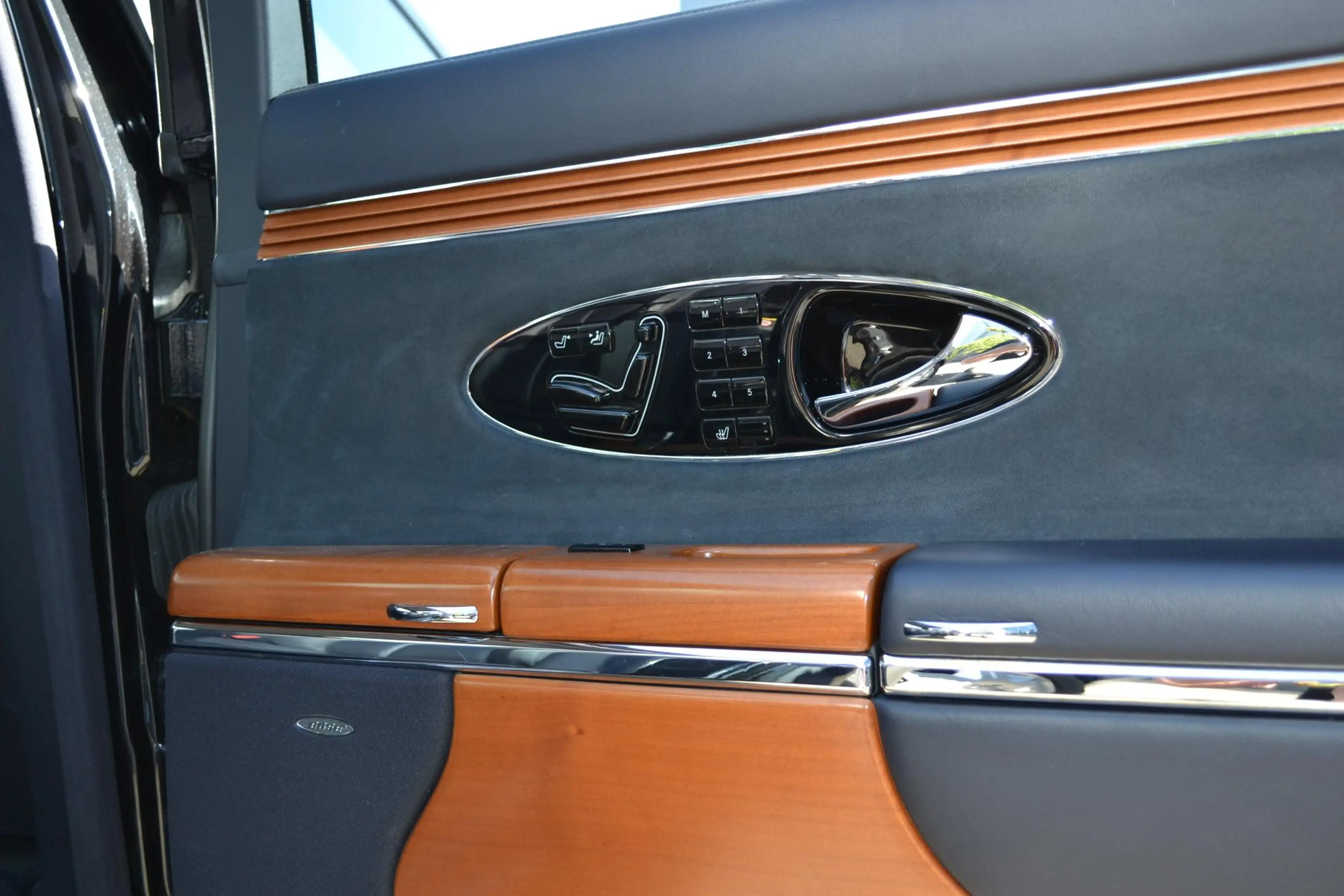 Maybach 57 5.5 V12 — photo 17