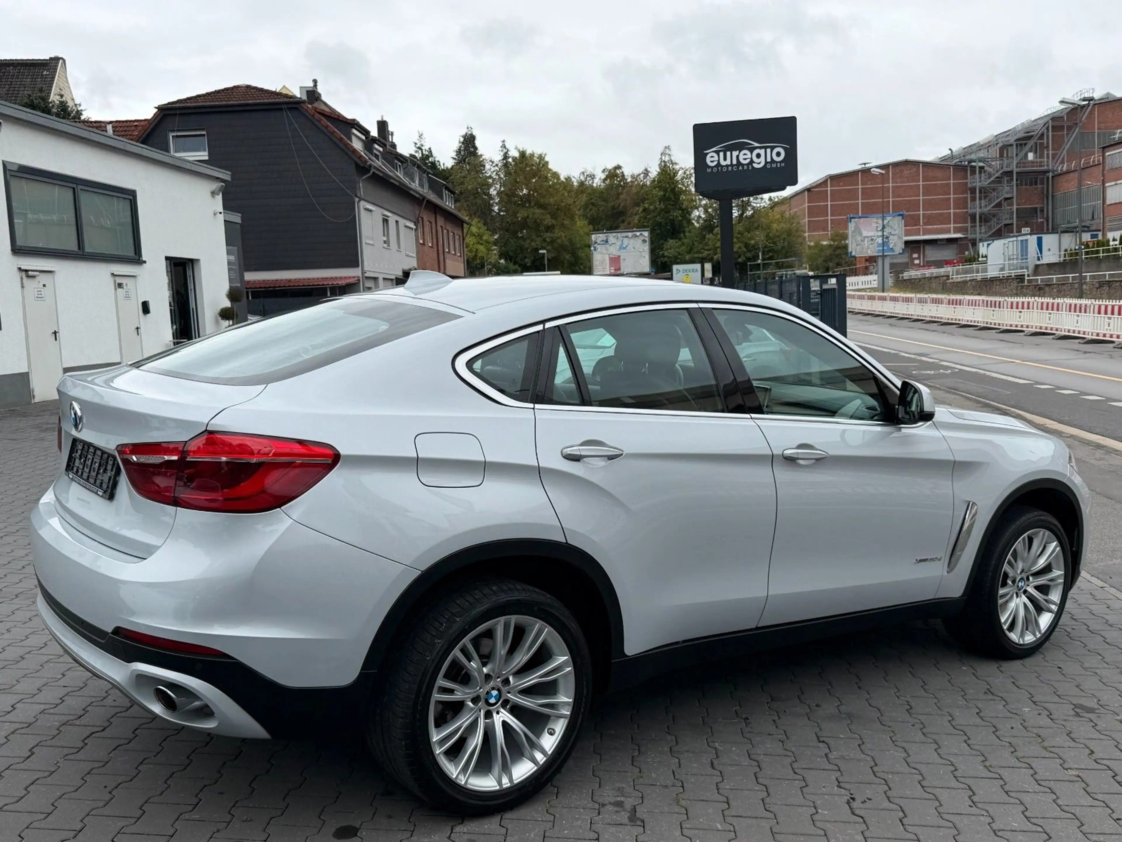 BMW X6 xDrive 30 d Aut. 1 Hand - Head Up - LED /// — photo 7