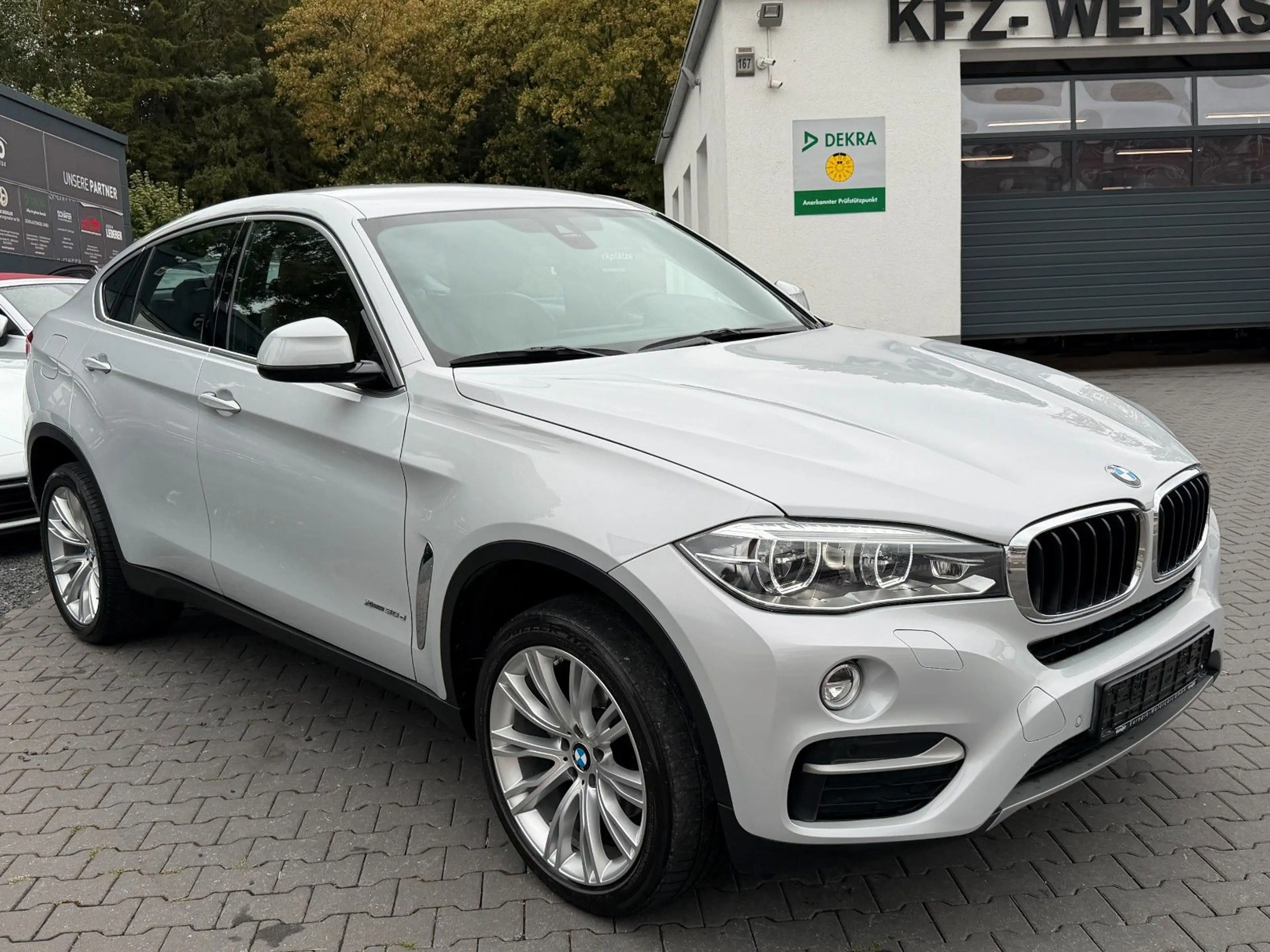BMW X6 xDrive 30 d Aut. 1 Hand - Head Up - LED /// — photo 5
