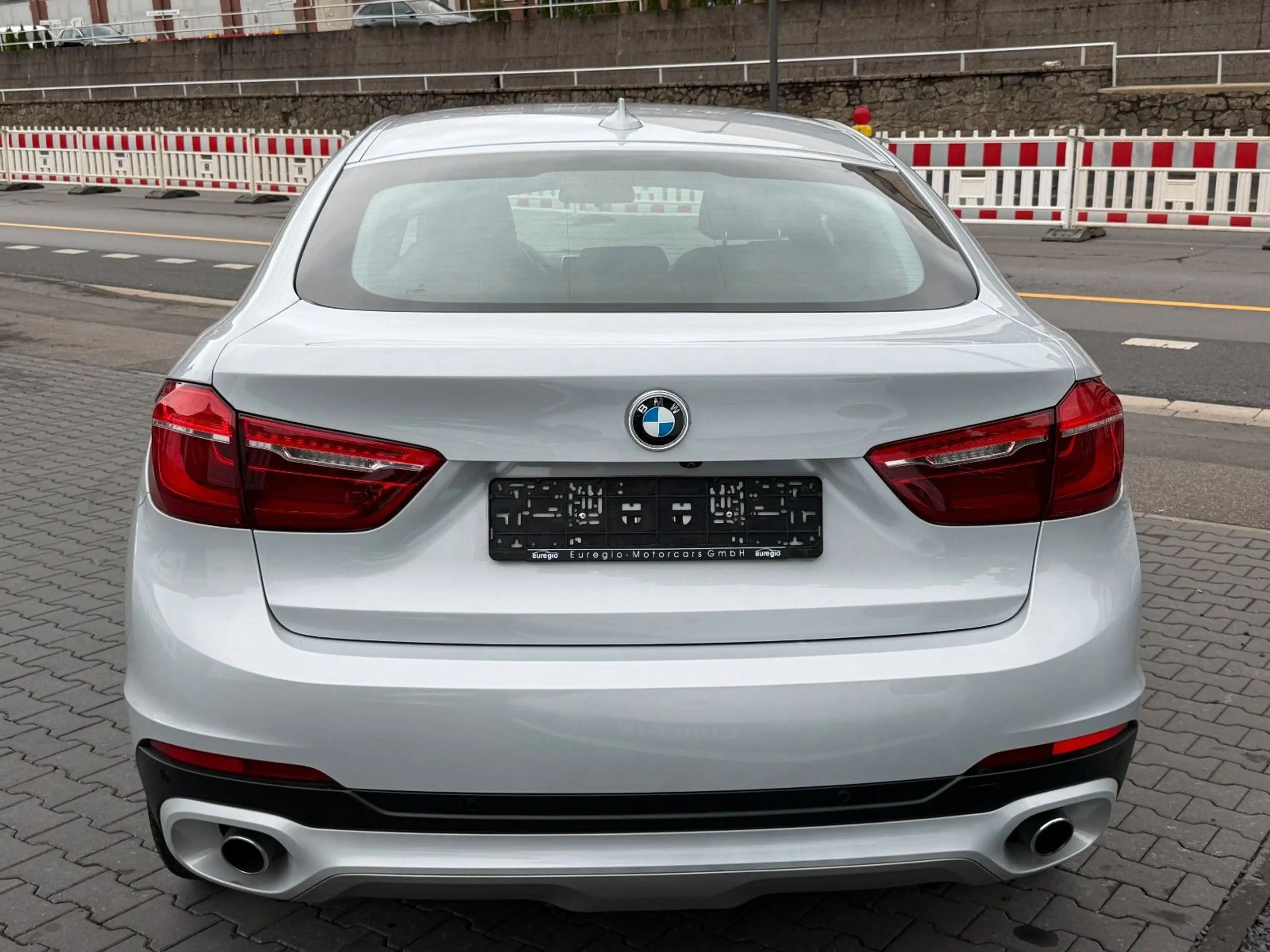 BMW X6 xDrive 30 d Aut. 1 Hand - Head Up - LED /// — photo 8