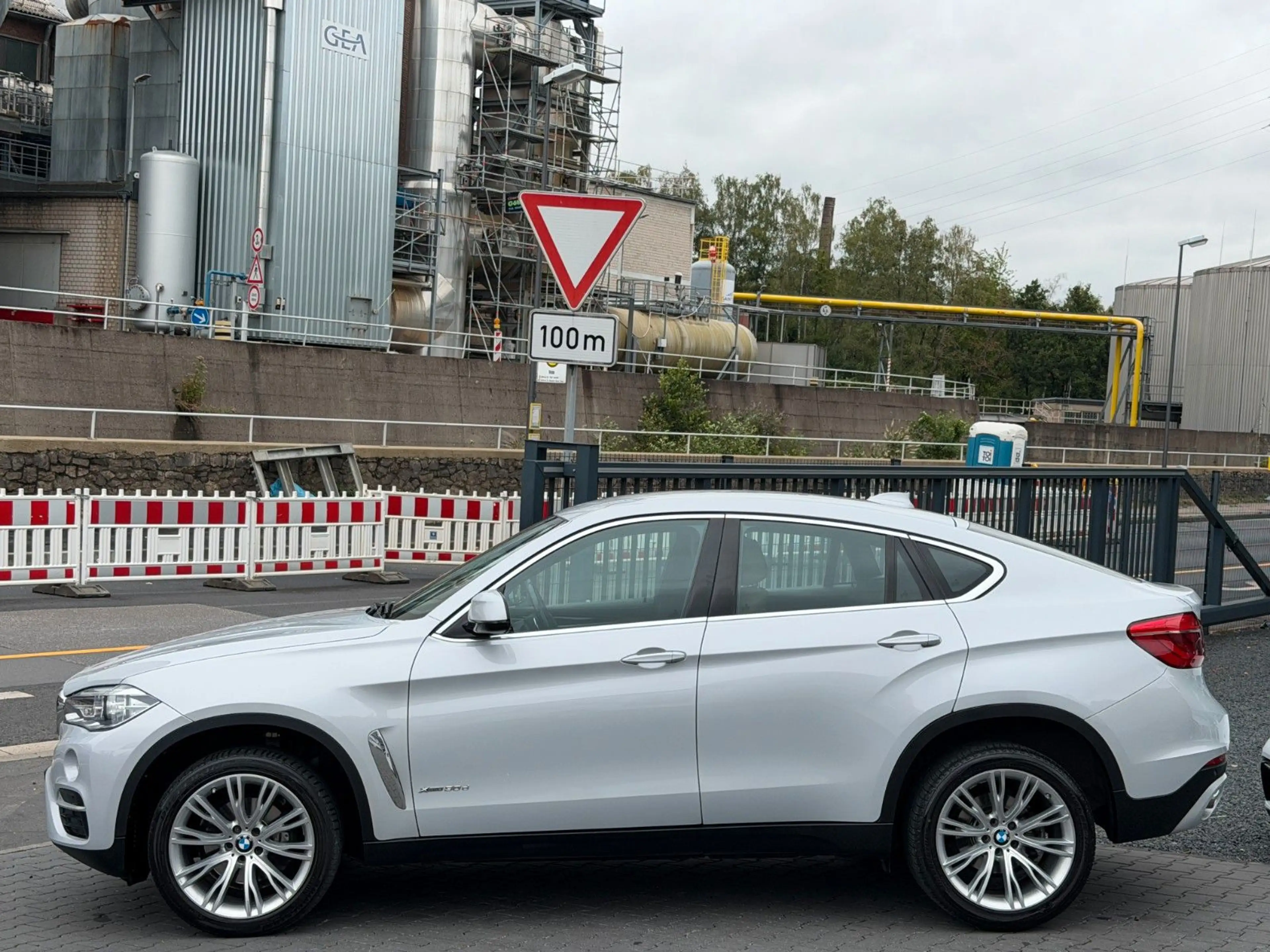 BMW X6 xDrive 30 d Aut. 1 Hand - Head Up - LED /// — photo 11