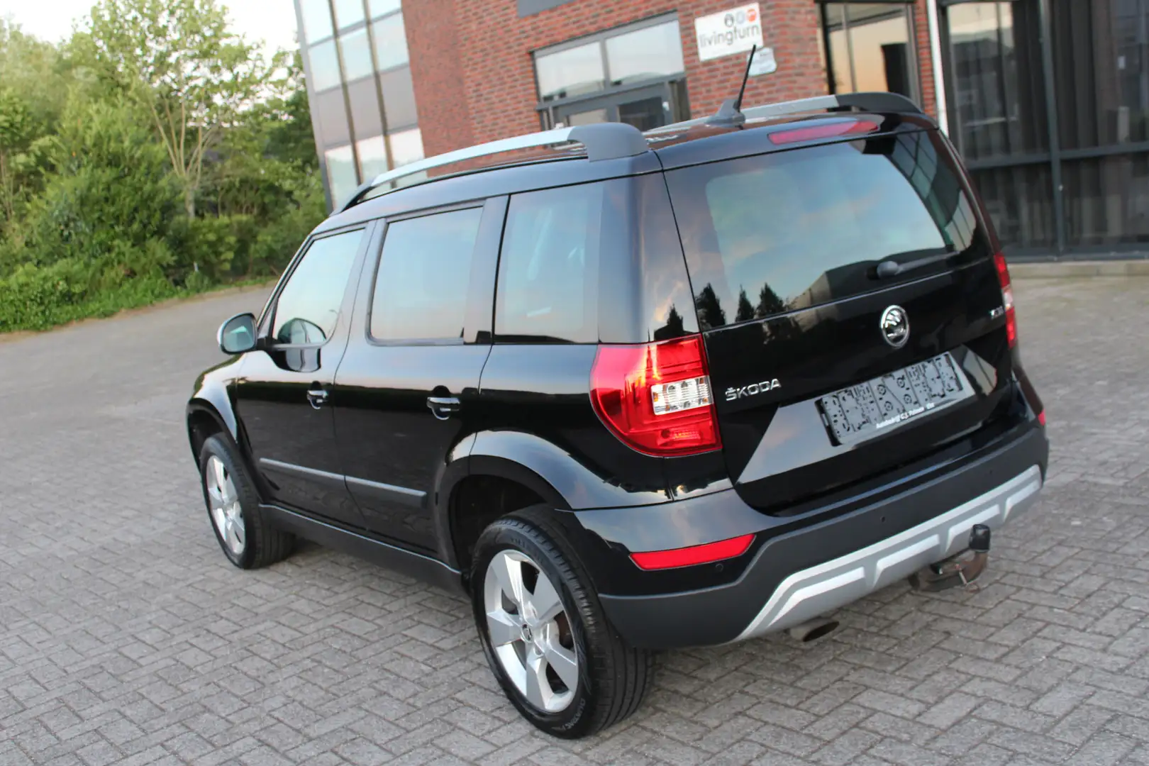 Skoda Yeti Outdoor 1.2 TSI Greentech Clima-Cruise-Navi-Trekha Gris - 2