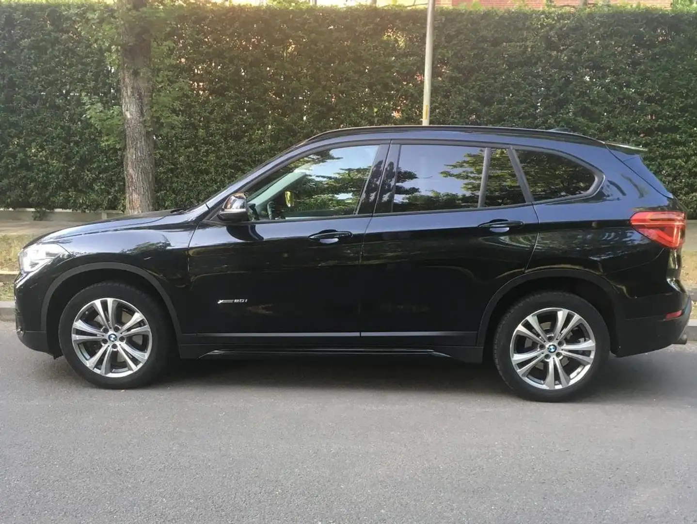BMW X1 X1 xDrive20i Aut. xLine Noir - 1