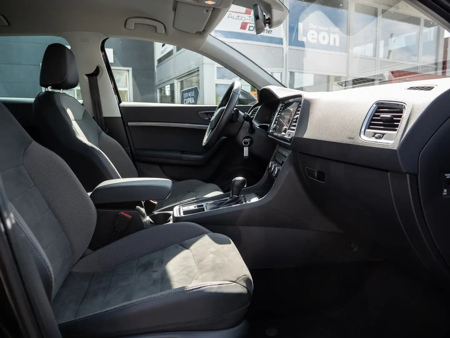 SEAT Ateca 2.0 TDI Style DSG PDC SHZ NAVI LED Negro - 2