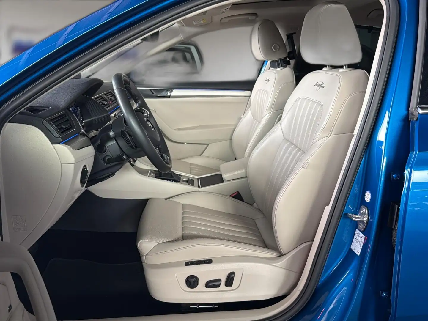 Skoda Superb 2.0 TDI L&K *Canton*Pano*Memory*Matrix* Bleu - 2