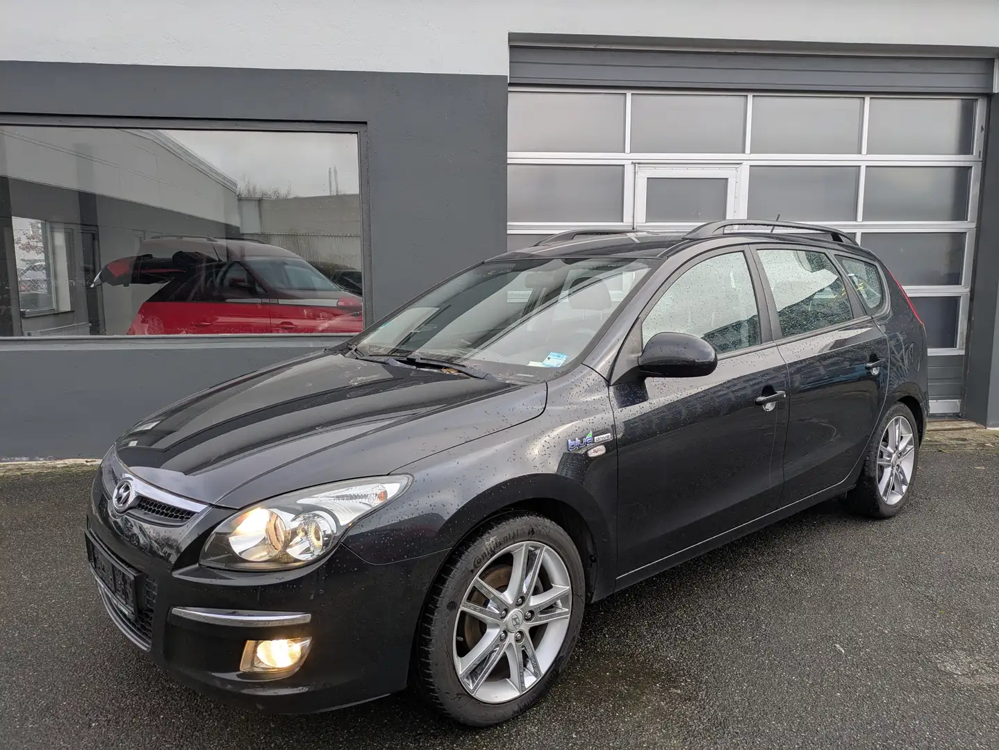 Hyundai i30 i30 Kombi 1.6 blue Style*Klima*AHK*PDC* Schwarz - 2