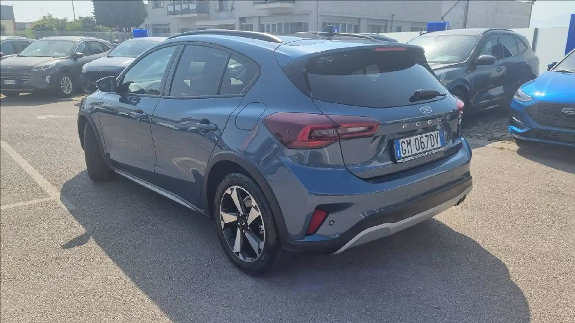 Ford Focus active 1.0t ecoboost h 125cv Синій - 2
