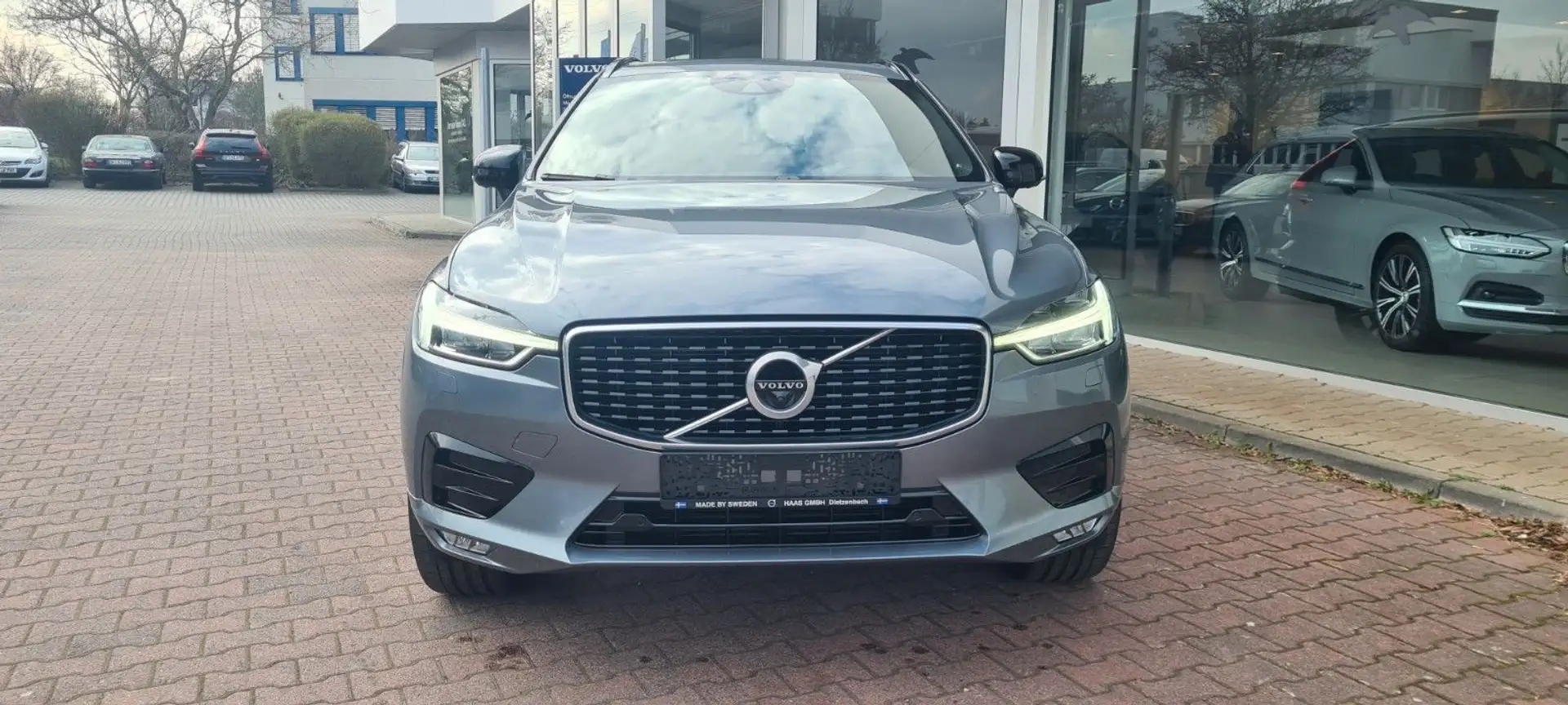 Volvo XC60 T6 AWD R Design Geartronic Gris - 2