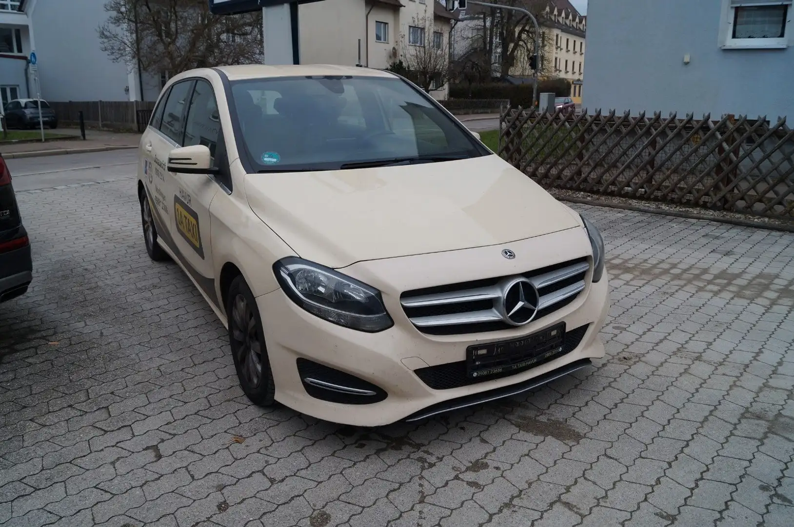 Mercedes-Benz B 180 d BlueEFFICIENCY Leder,Navi,Euro-6..... Beige - 1