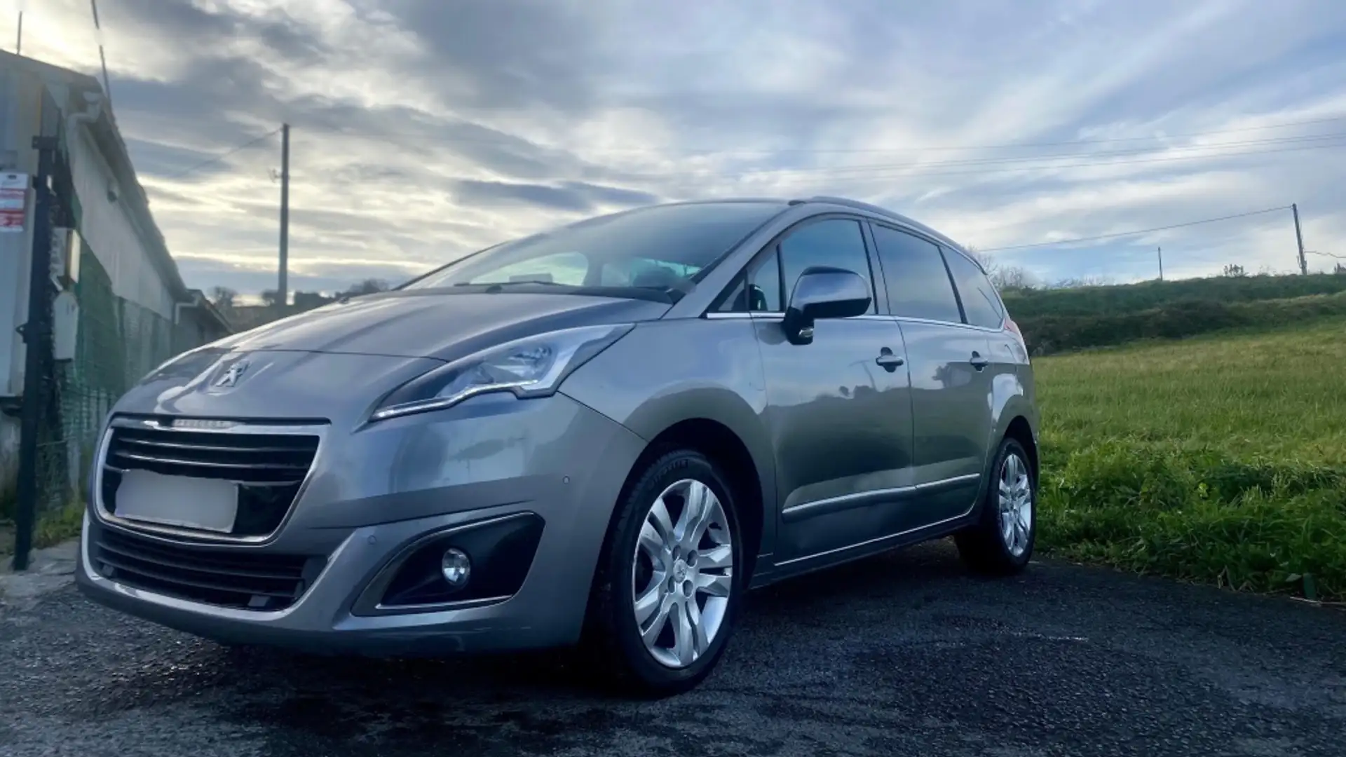 Peugeot 5008 1.6 BlueHDI Allure 7 pl. 120 Серый - 1