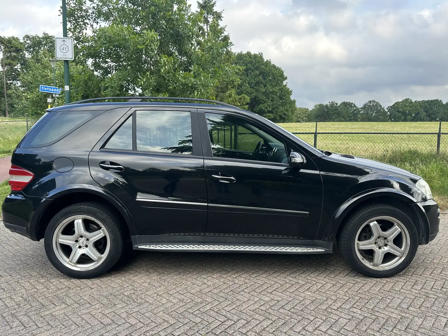 Mercedes-Benz ML 320 Mercedes -Benz M-Klasse 3.0CDI Automaat Fekete - 2