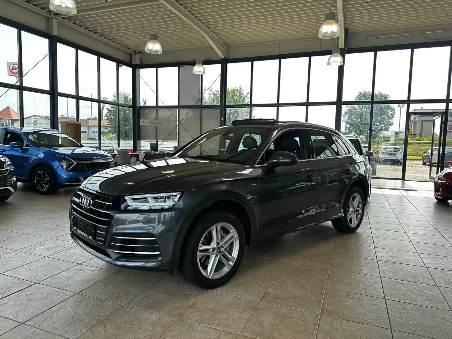 Audi Q5 55 TFSI e quattro sport/ S Line Grau - 1