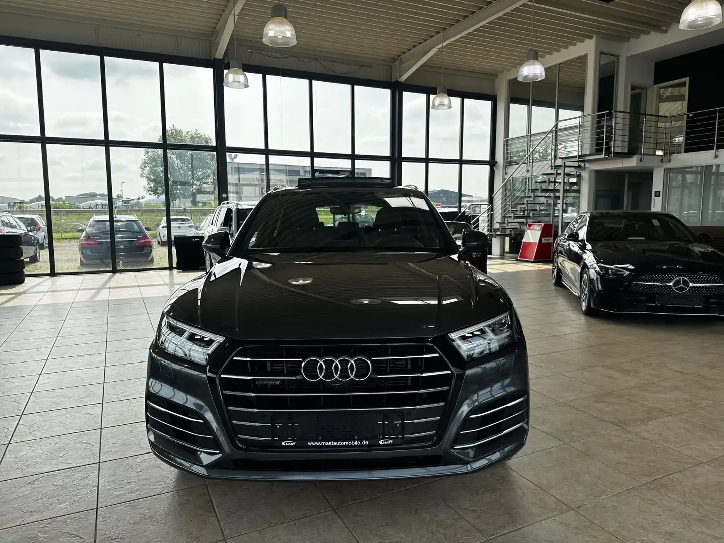 Audi Q5 55 TFSI e quattro sport/ S Line Grau - 2