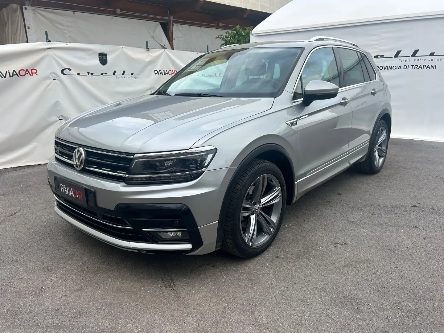 Volkswagen Tiguan 2.0 TDI 150CV SCR DSG R-Line Grau - 2