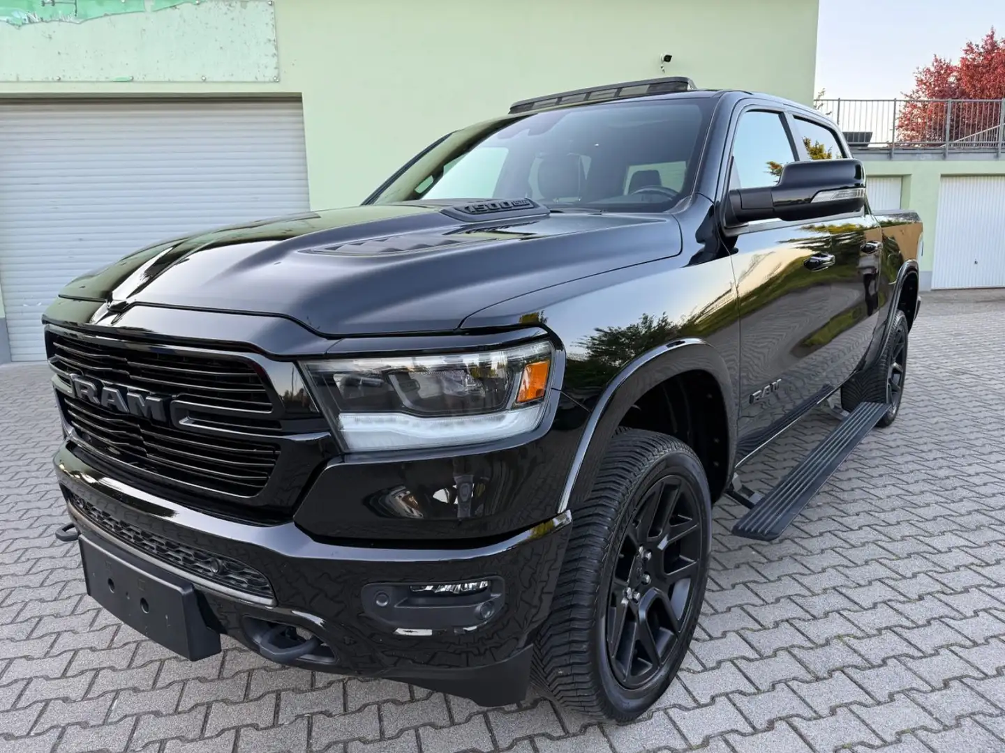 Dodge RAM Dodge RAM 1500 5.7HEMI Laramie 4X4 LPG Pano Schwarz - 1