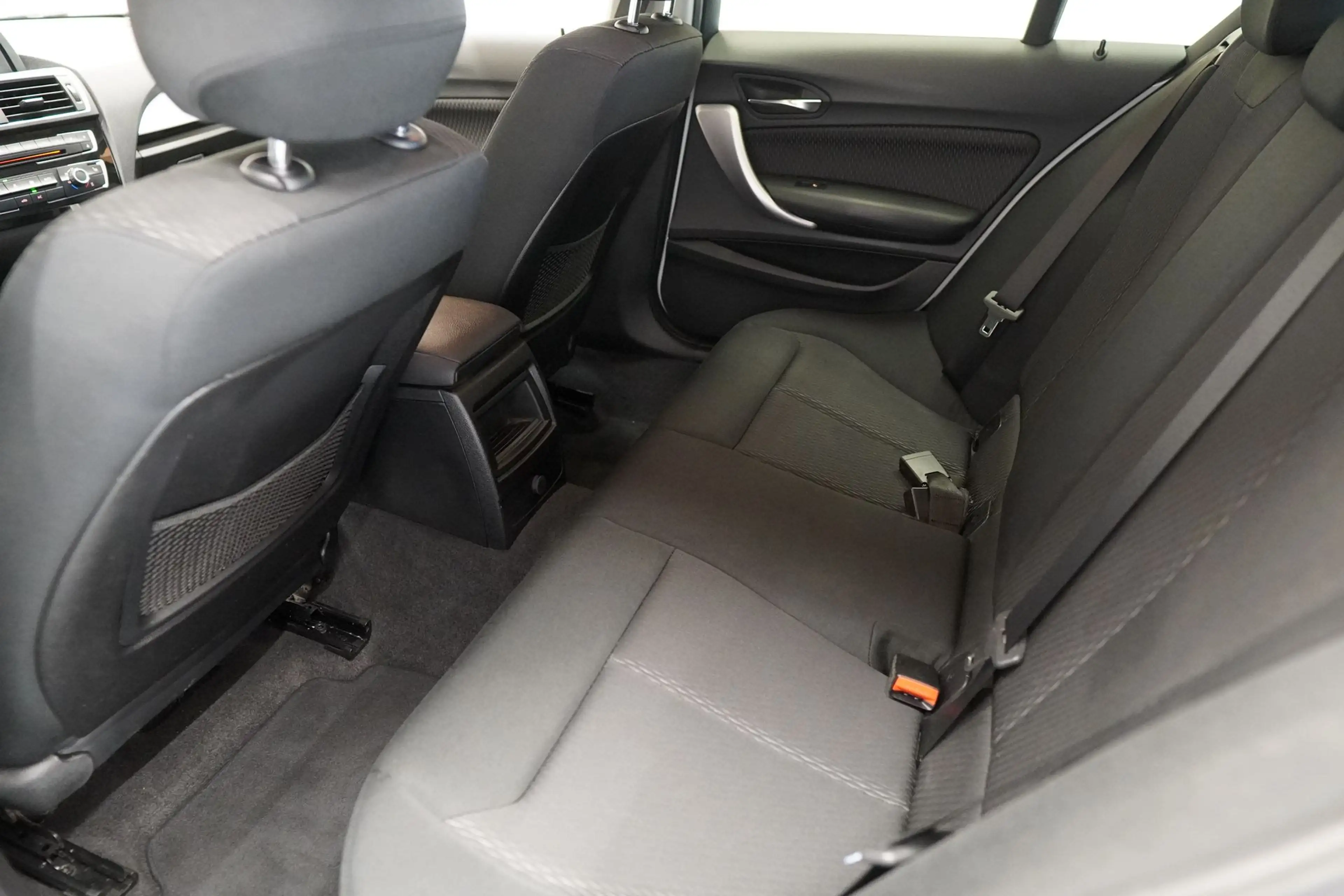 BMW 118 i "LED*SITZH*TEMPOMAT" — photo 16
