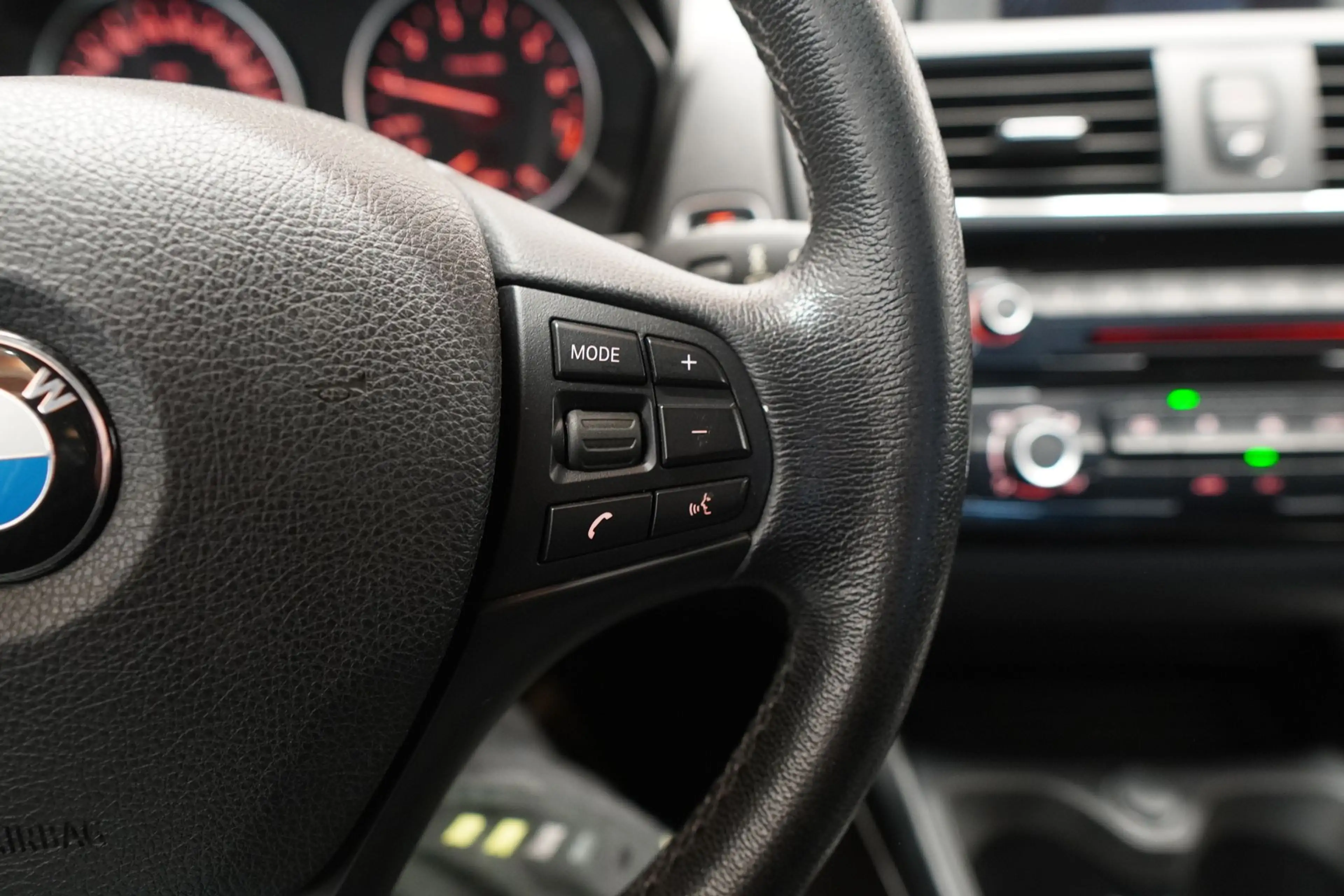 BMW 118 i "LED*SITZH*TEMPOMAT" — photo 24