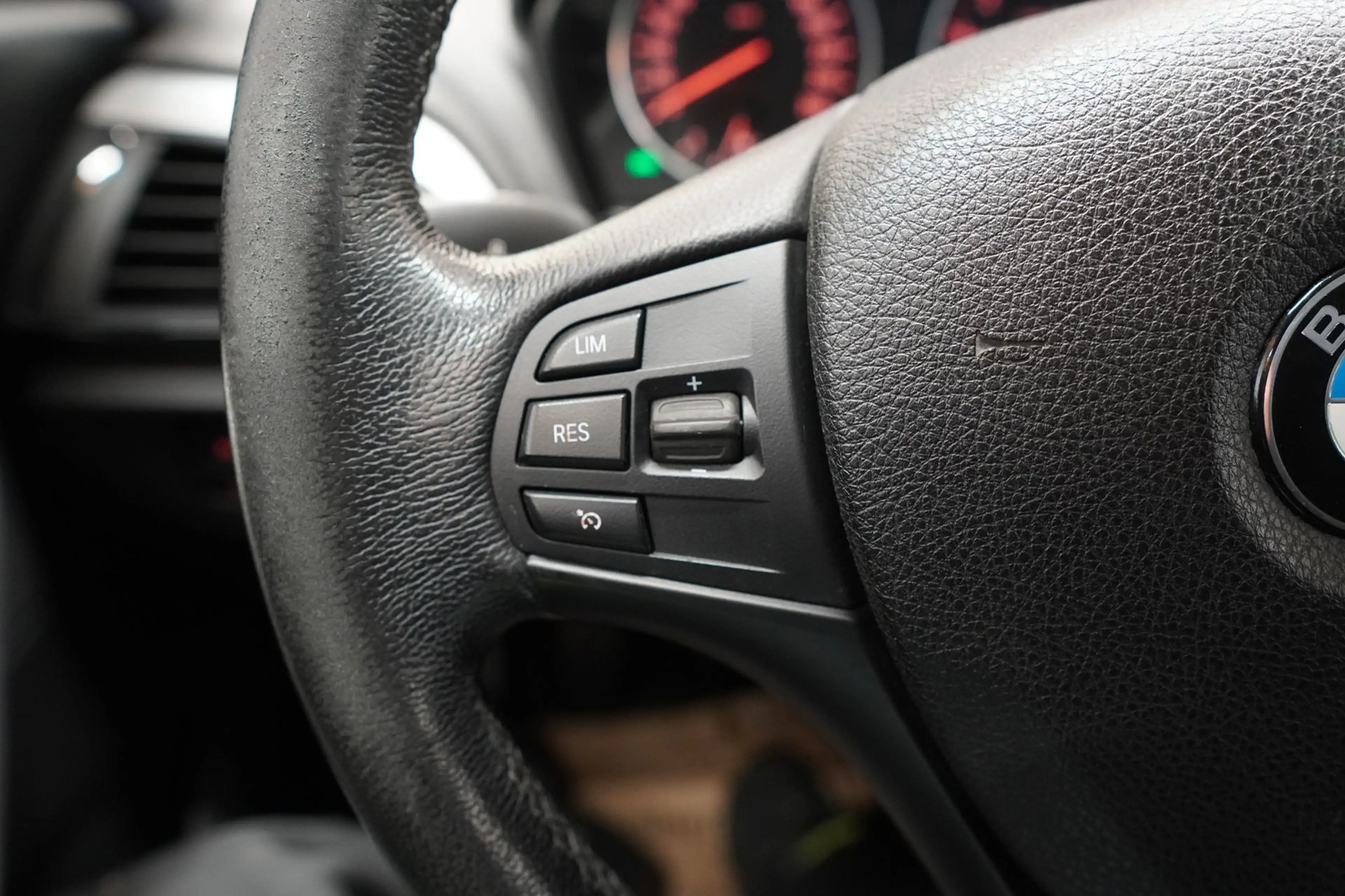BMW 118 i "LED*SITZH*TEMPOMAT" — photo 23