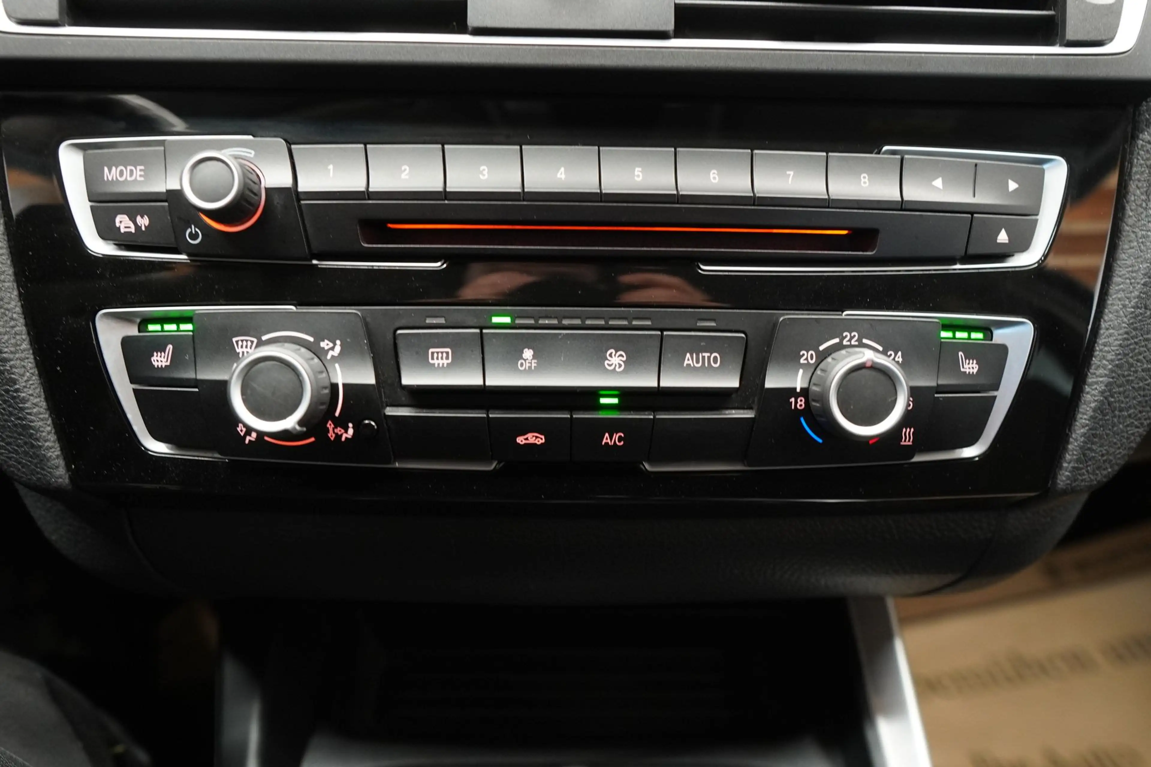 BMW 118 i "LED*SITZH*TEMPOMAT" — photo 30