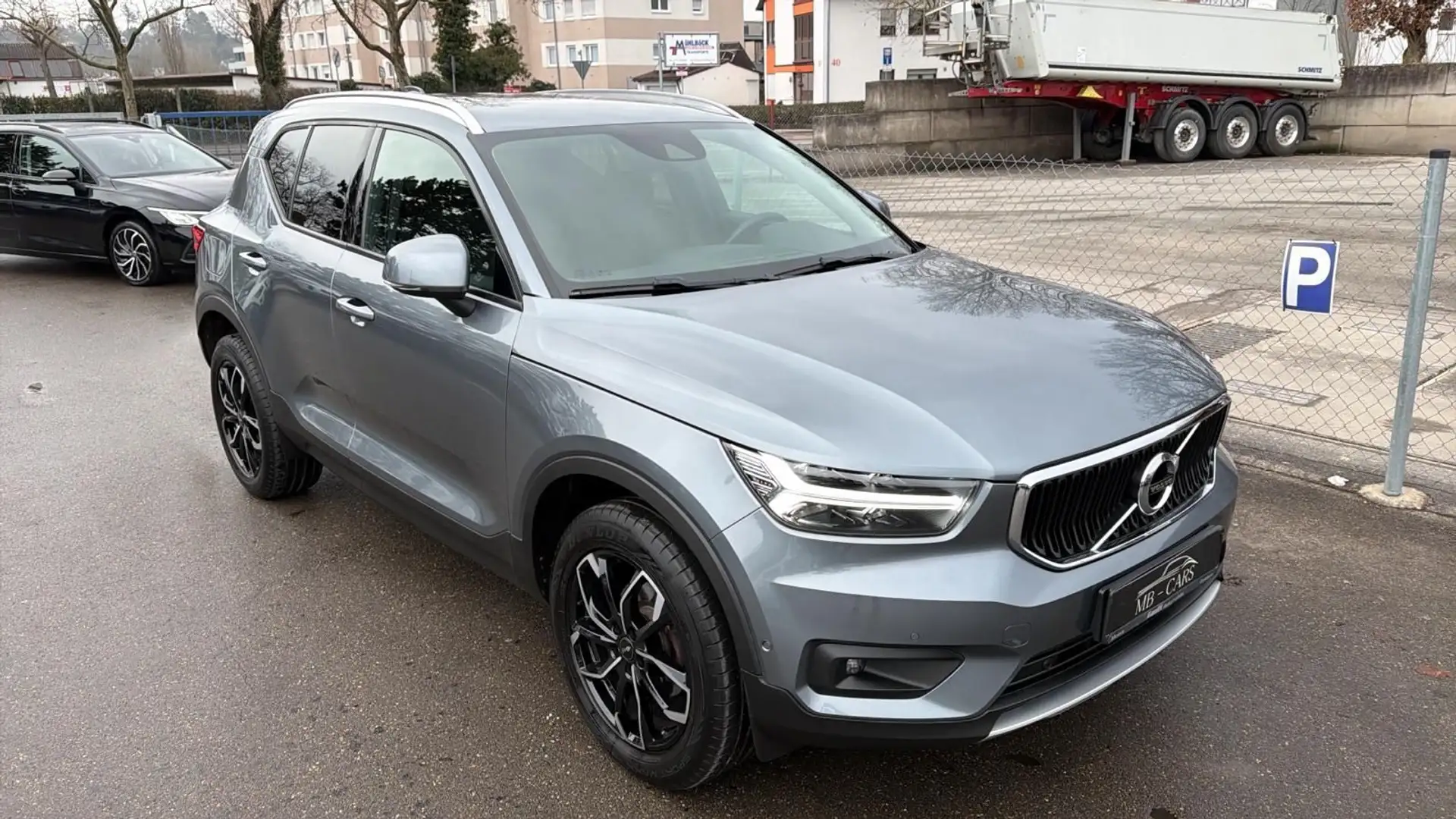 Volvo XC40 Momentum 2WD*LED*NAVI*KAM*ALU* Gris - 1