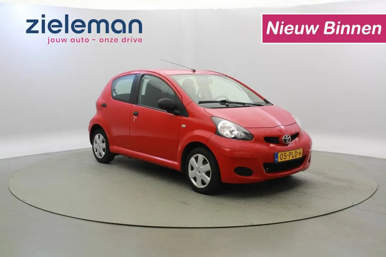 Toyota Aygo 1.0 12V Access 5 Deurs - Червоний - 1