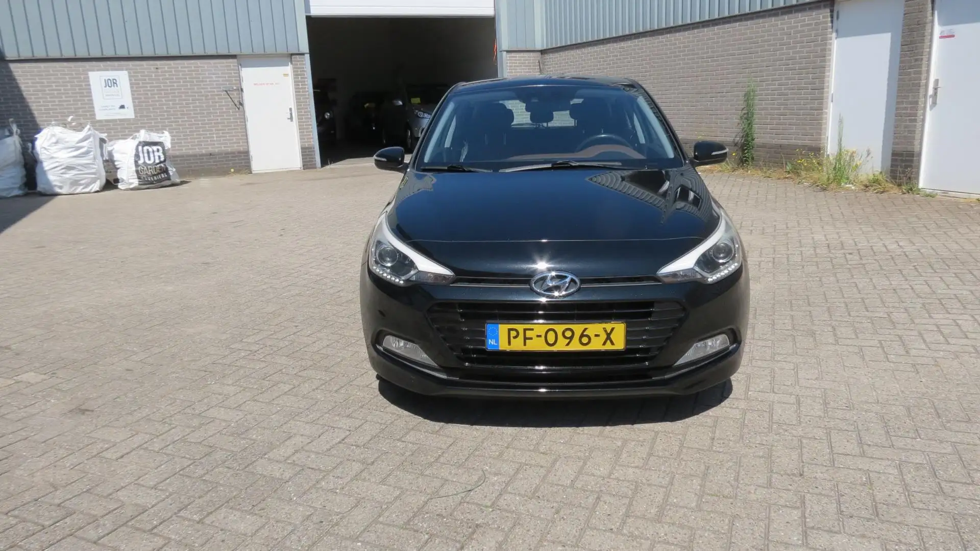 Hyundai i20 1.0 T-GDI Comfort Zwart - 2