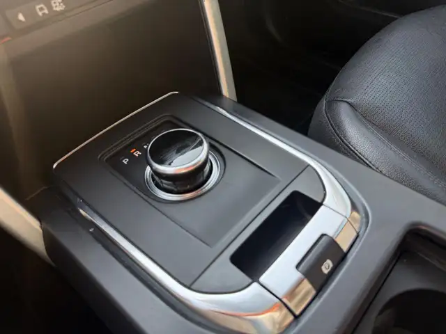 Land Rover Discovery Sport view 15