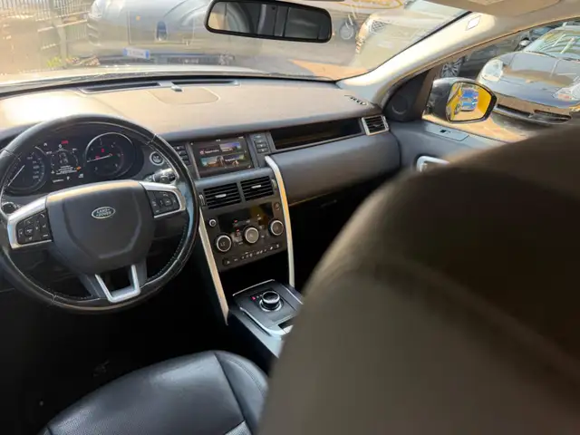 Land Rover Discovery Sport view 10