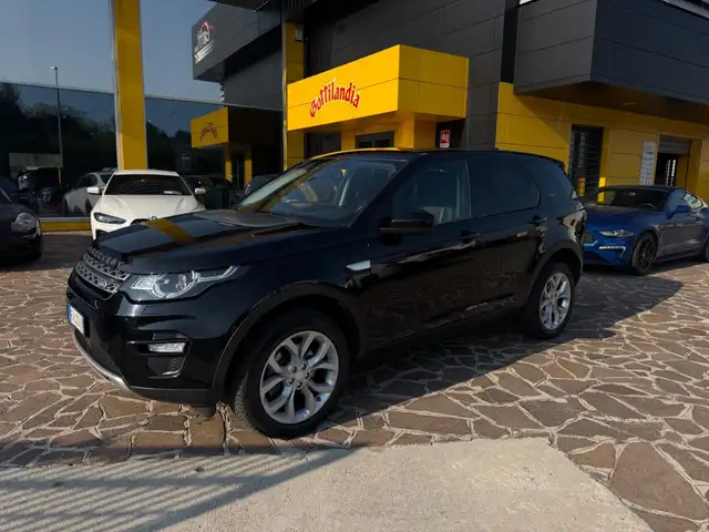 Land Rover Discovery Sport view 2