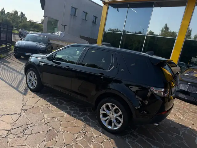 Land Rover Discovery Sport view 7