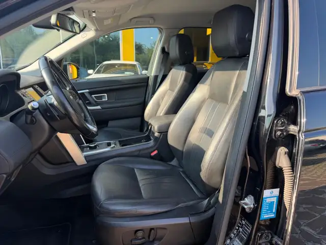 Land Rover Discovery Sport view 11