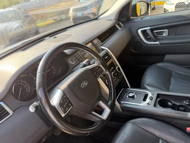 Land Rover Discovery Sport view 12