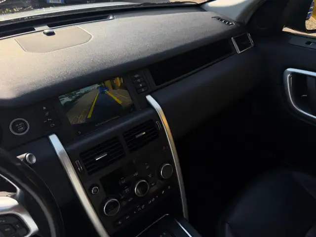 Land Rover Discovery Sport view 14