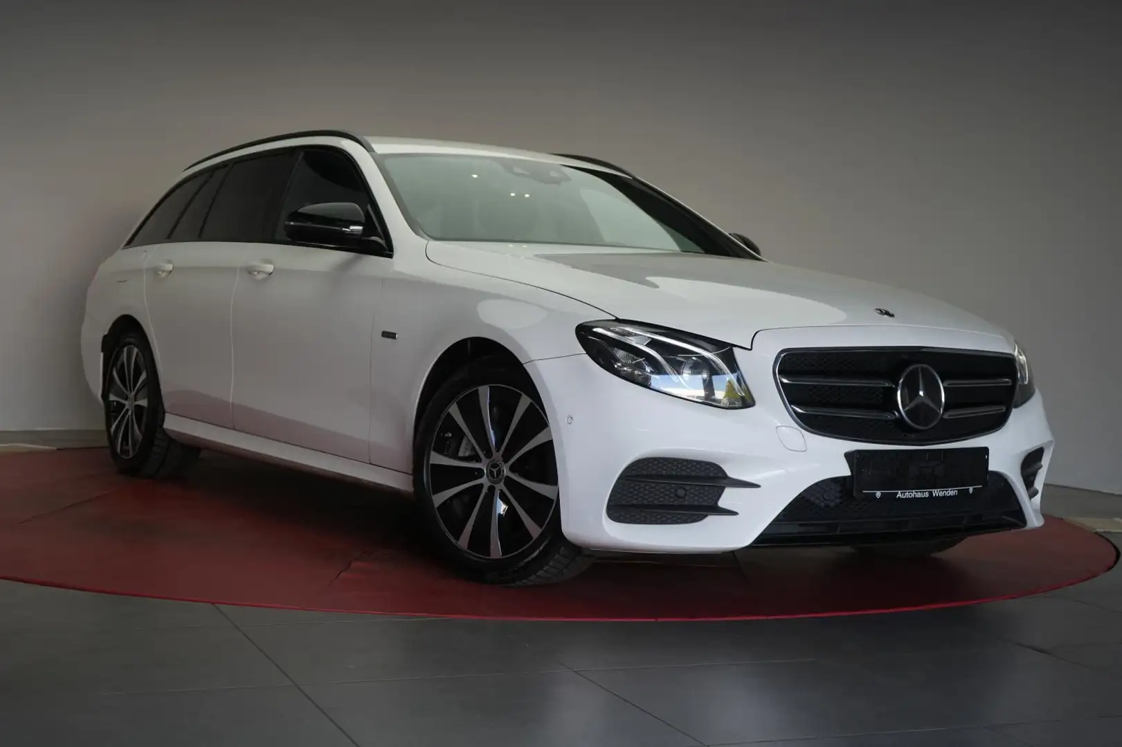 Mercedes-Benz E 300 de T 9G-Tronic AMG Navi/Distronic/Kamera/L White - 1