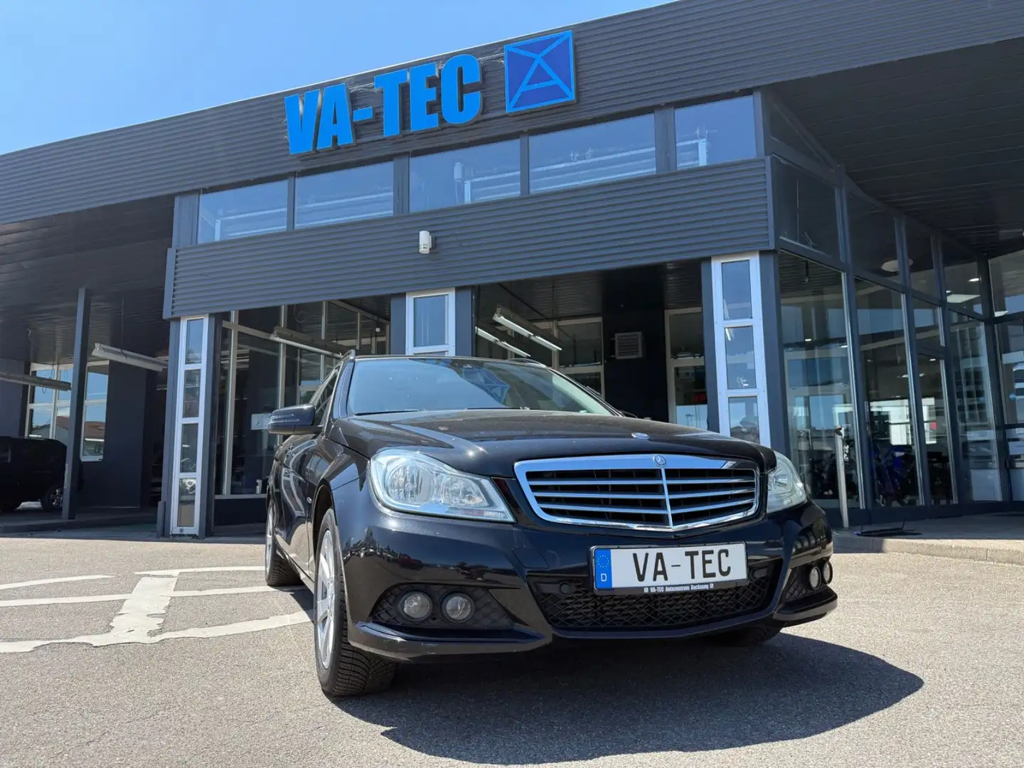 Mercedes-Benz C 200 T CGI BlueEfficiency Schwarz - 1