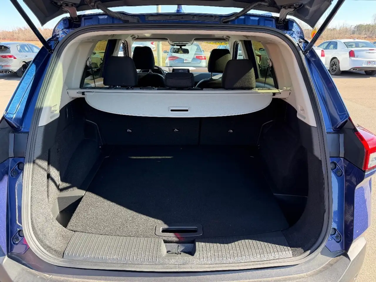 Nissan Rogue снимка Nissan Rogue