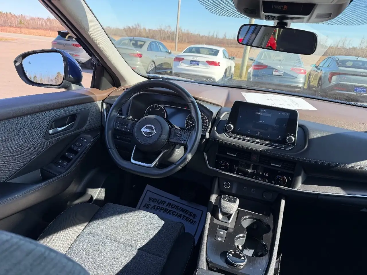 Nissan Rogue снимка Nissan Rogue