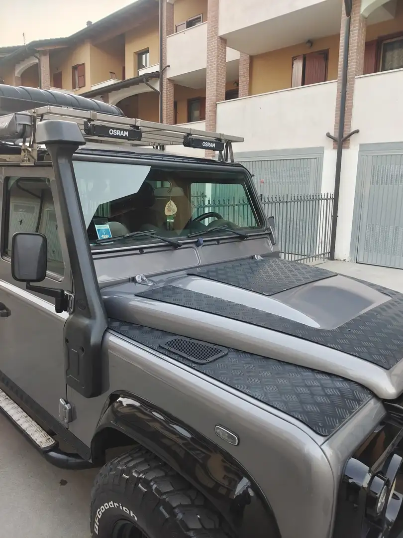 Land Rover Defender 110 2.2 td SW Šedá - 1