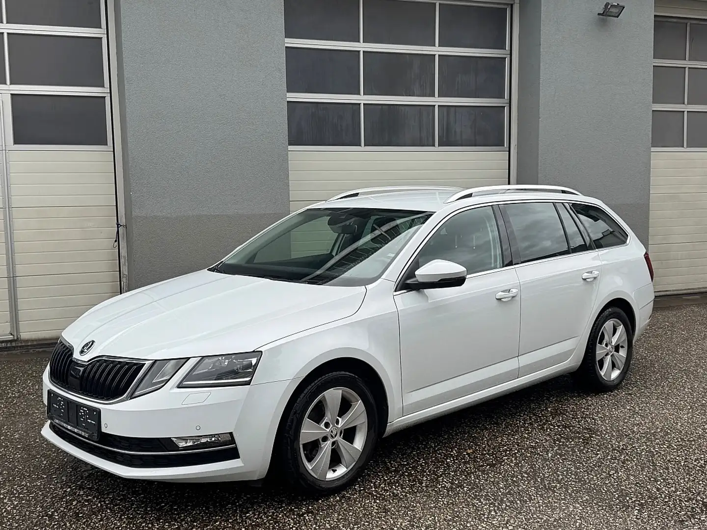 Skoda Octavia Combi 1,6 TDI Style Limited Weiß - 1