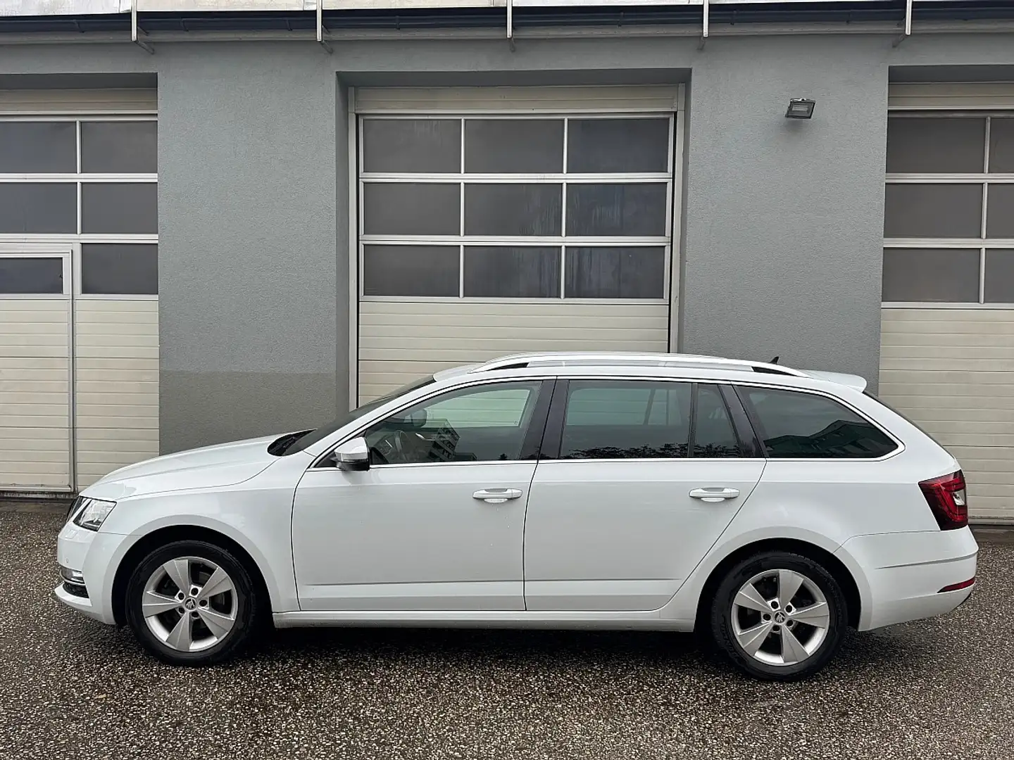 Skoda Octavia Combi 1,6 TDI Style Limited Weiß - 2