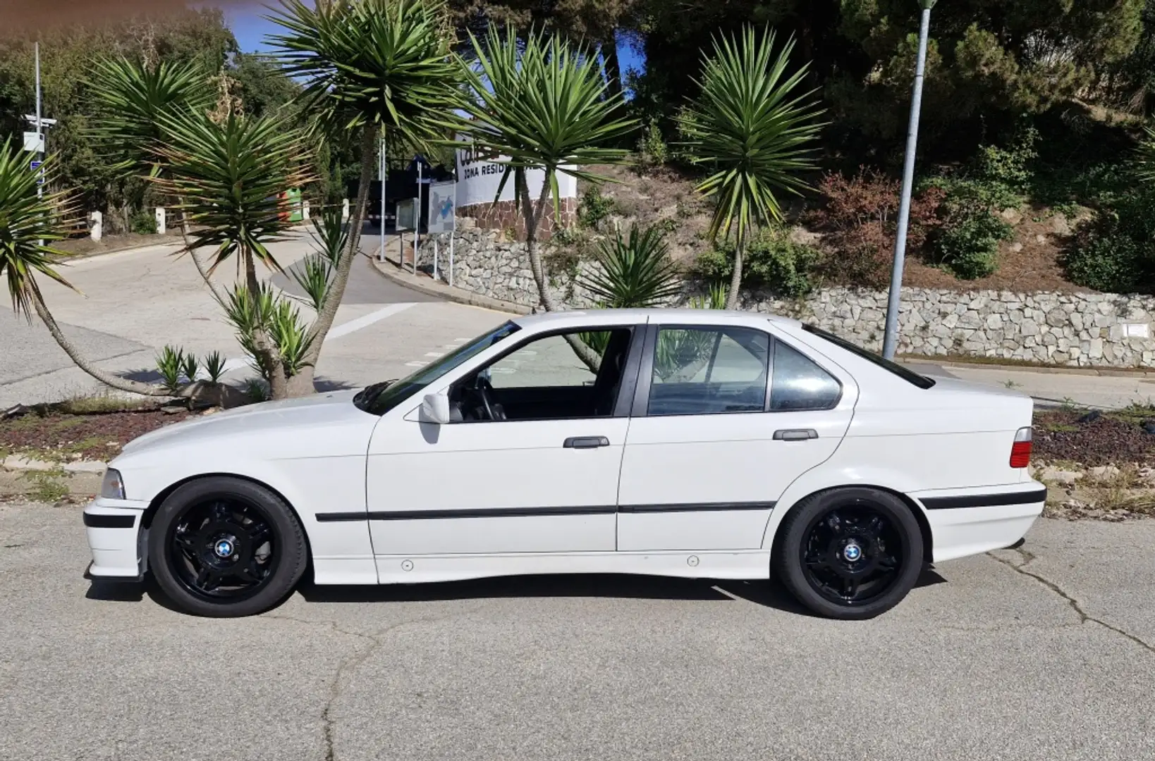 BMW 325 325i - 2