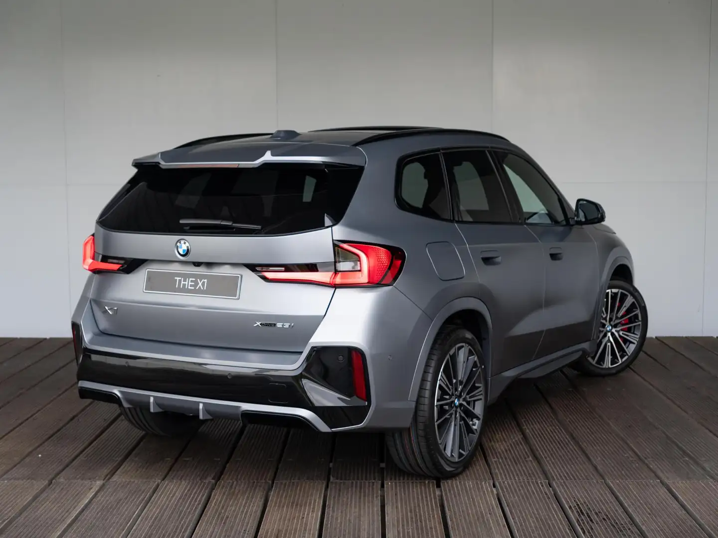 BMW X1 xDrive23i High Executive | M Sportpakket Pro | Tre Grijs - 2