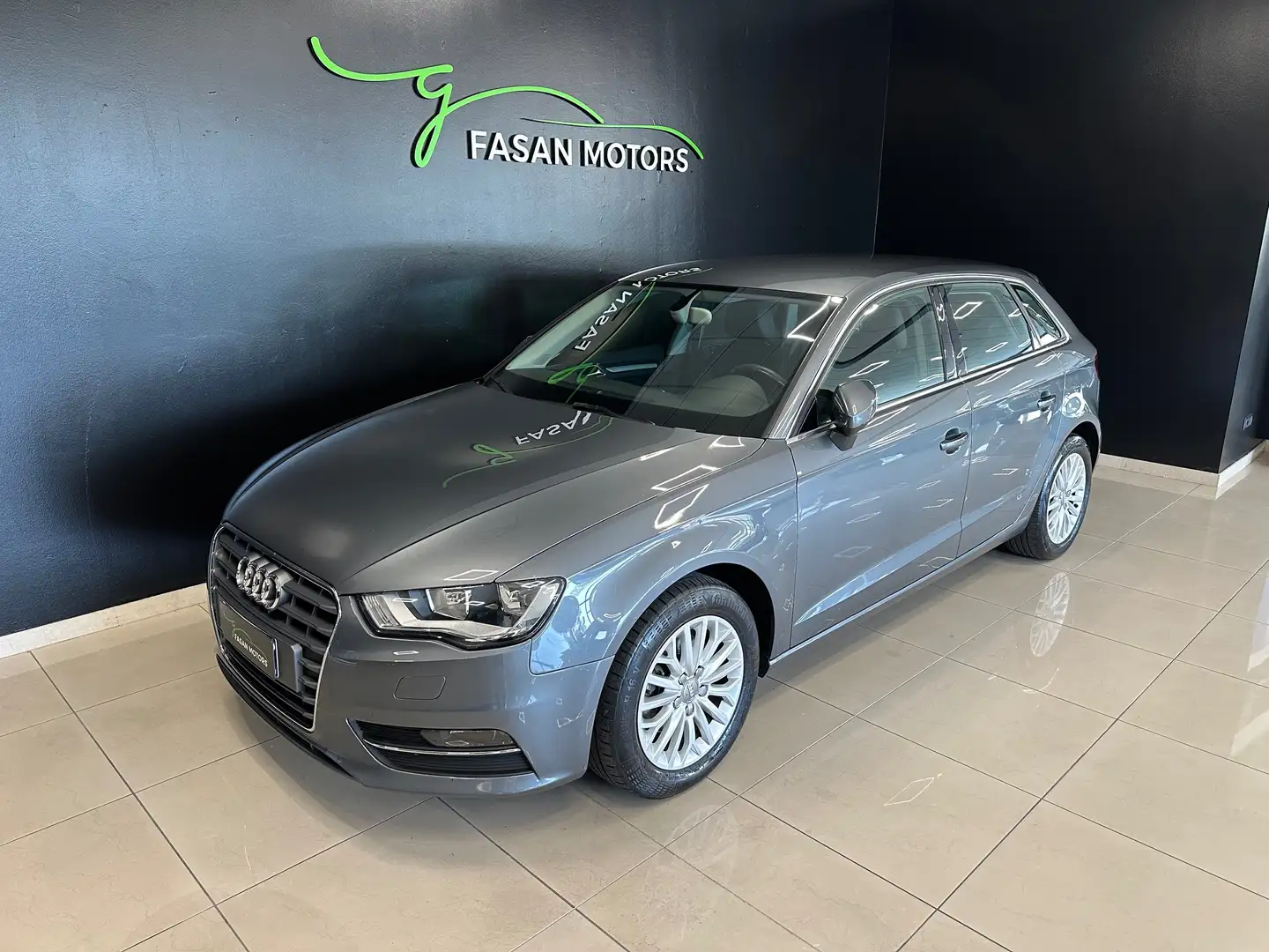 Audi A3 1.2 tfsi Ambiente Grau - 1