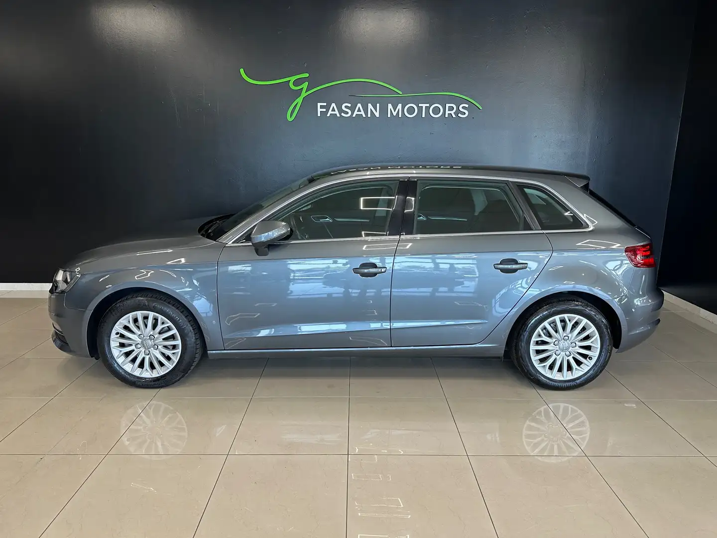 Audi A3 1.2 tfsi Ambiente Grau - 2