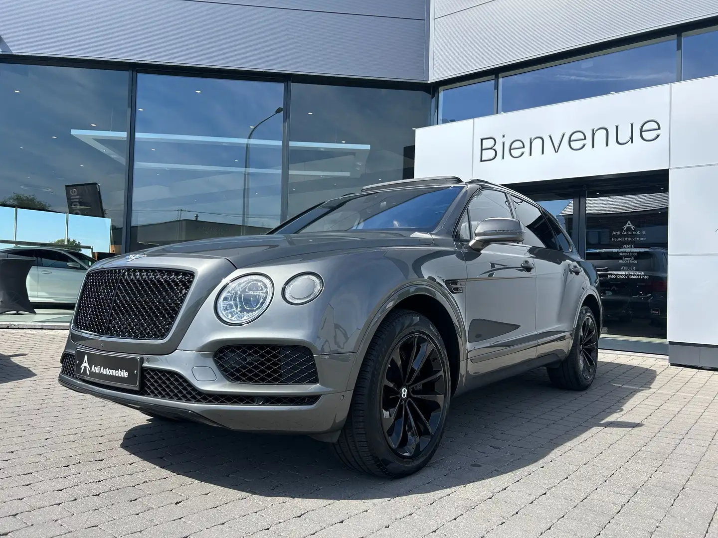 Bentley Bentayga 6.0 Twin Turbo W12 *GARANTIE*AKRAPOVIC EXHAUST* Gris - 1