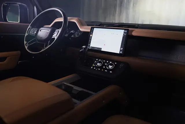 Land Rover Defender view 6